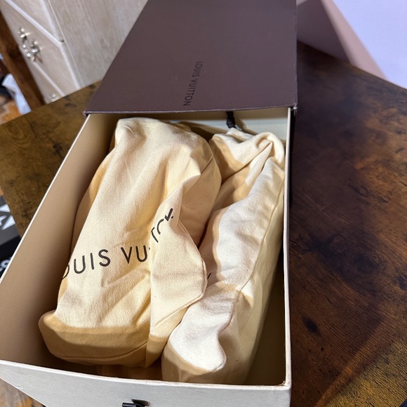 Authentic Men’s Sneaker Louis Vuitton Size 7 /LI 0140 / Leather - Picture 11 of 11